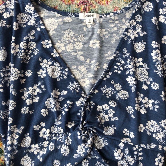 Blue floral top - Picture 5 of 5